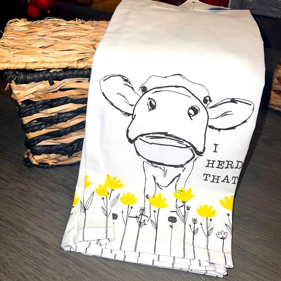 New *Bundle* Hand towel and small box - Picture 1 of 10